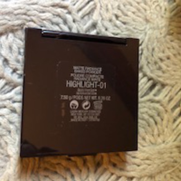 *HOST PICK* Laura Mercier Matte Radiance Baked Powder *NEW* - Picture 7 of 8